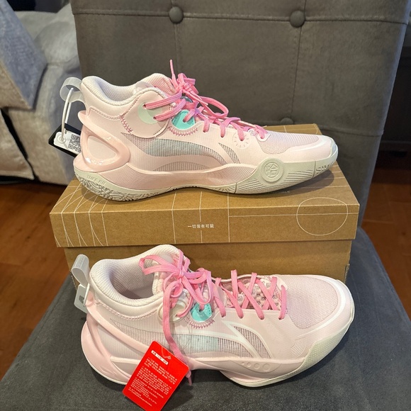NWT Men’s Kicks Crew Li Ning Sonic 10V1 Pink Green B-ball Sneakers 6 - Picture 1 of 6